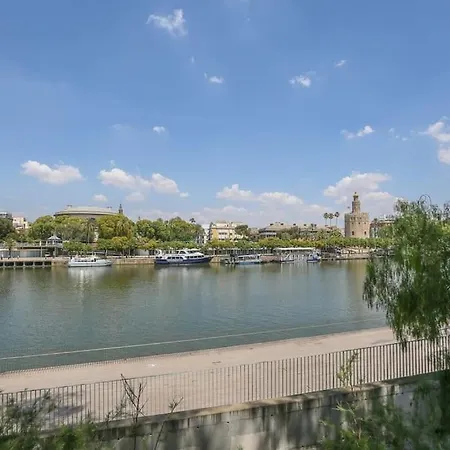 Riverwalk - Puente Triana Apartment
